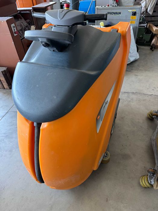 Машина за  почистване на под  TASKI Swingo