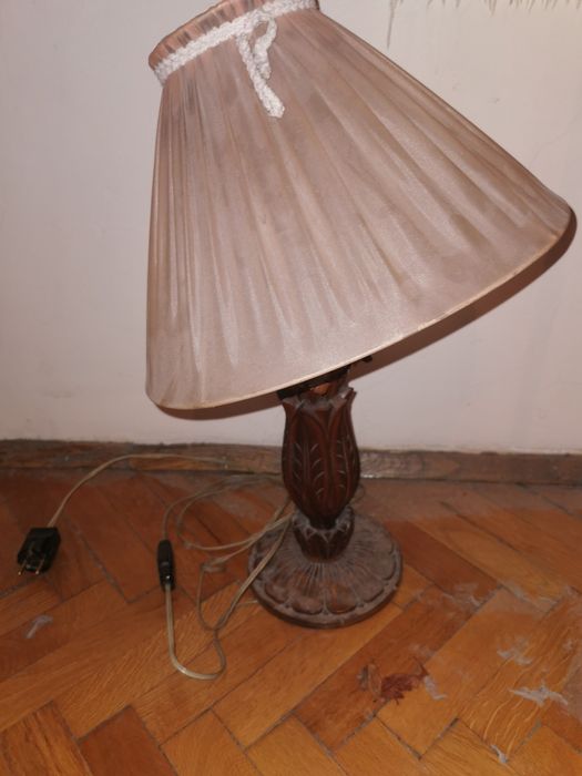 Инвалиден стол. Със тоалетна. Старо огледало. Нощна лампа и др.