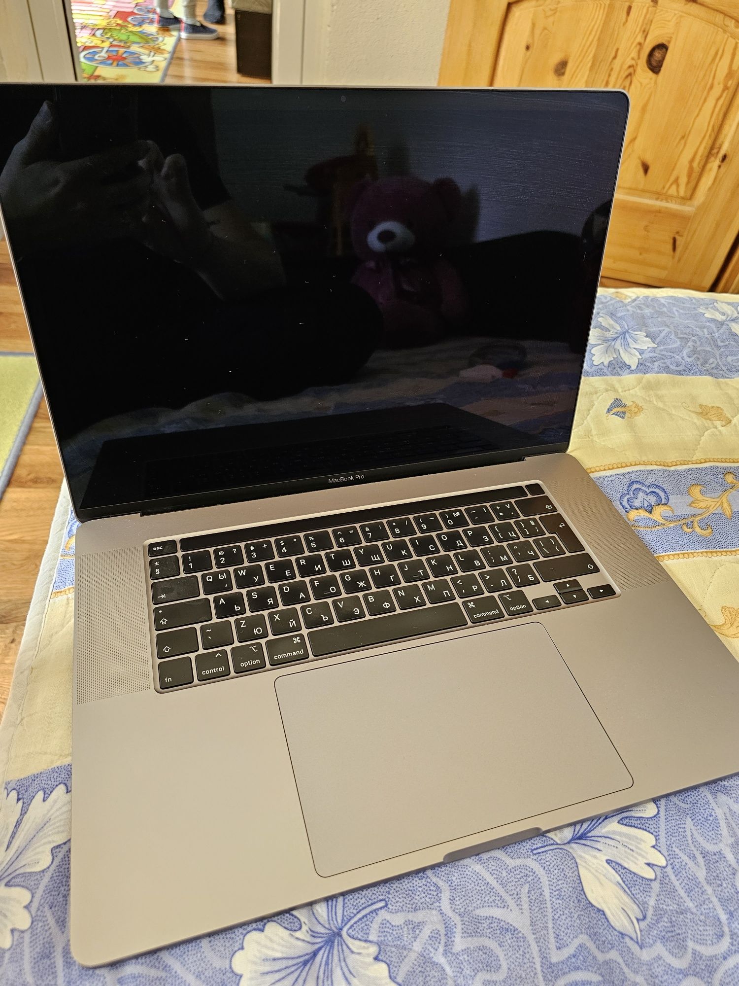 Macbook pro 16 inch intel i9 16gb ram