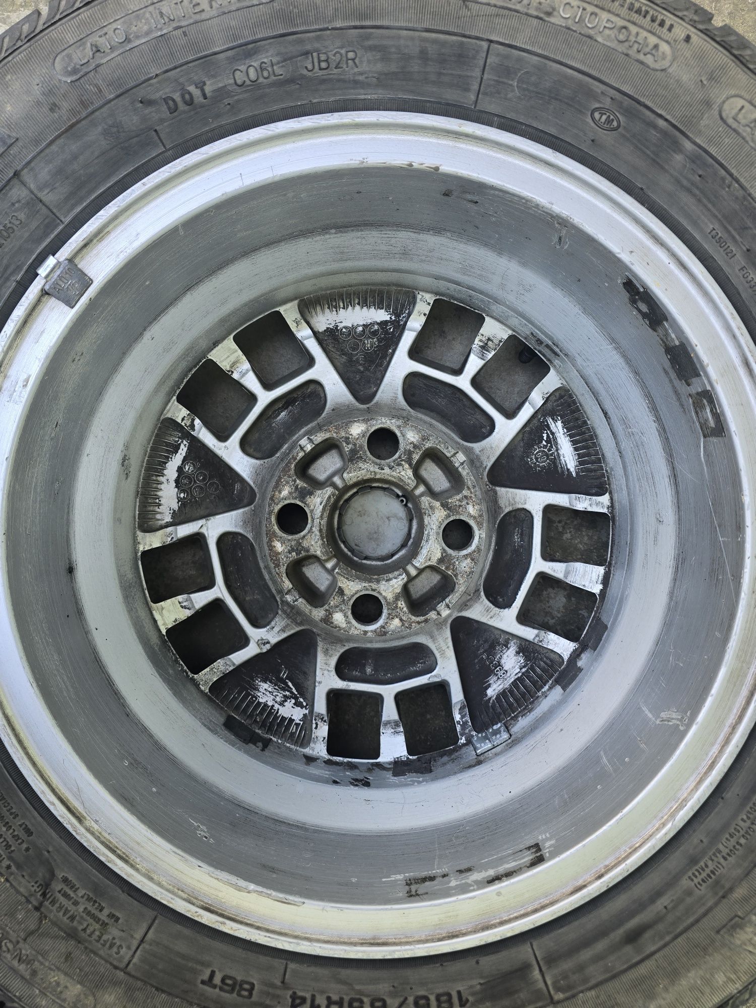 Jante aliaj Ford R14 + cauciucuri vara + prezoane