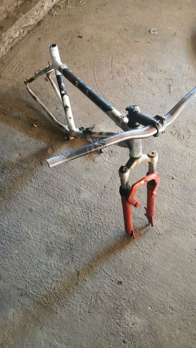 Vând cadru bicicleta rochrider (26)