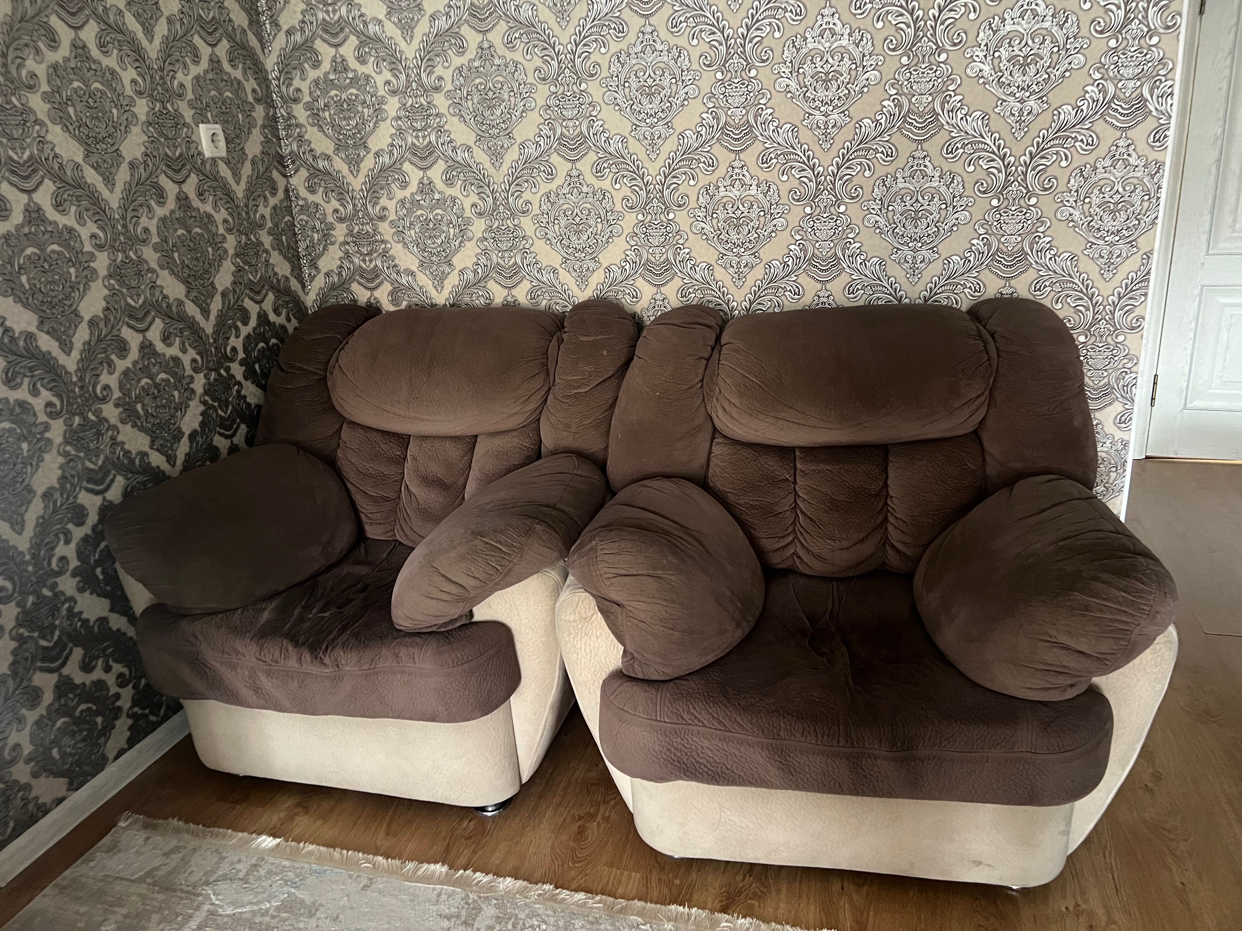 Удобный диван с креслами