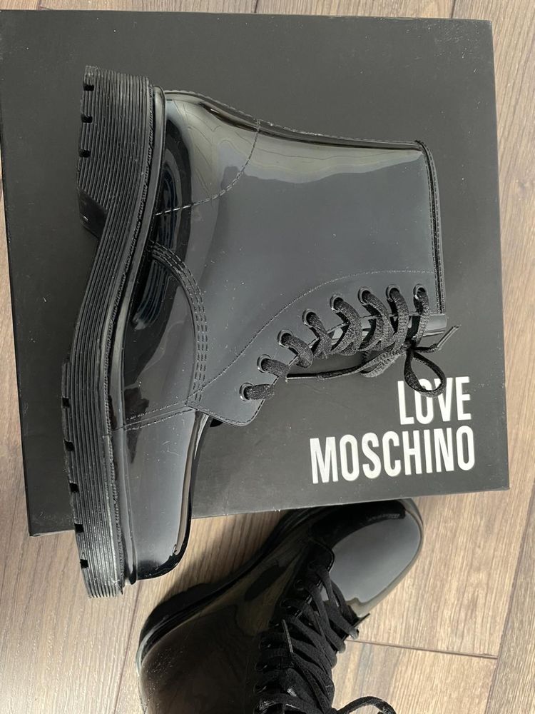 Боти Love Moschino 37