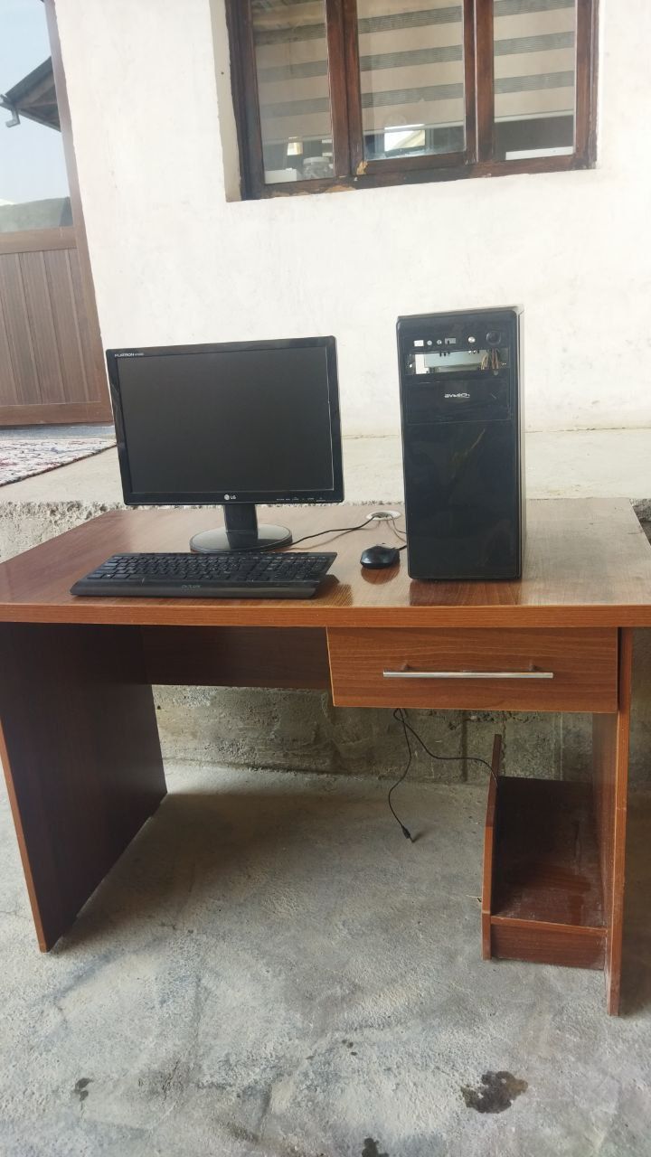Damashni  kampyutr sotiladi.