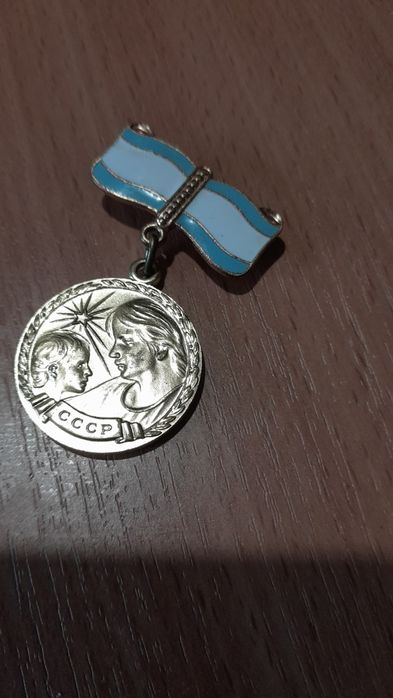 Продам золотую медаль