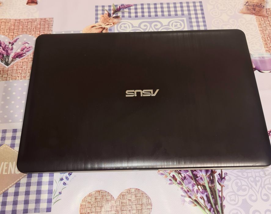 Vand laptop funcțional Asus