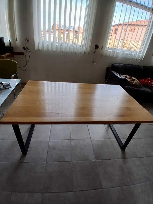 Масивна маса от Дъб