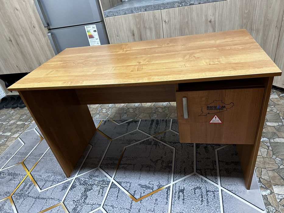 Компьютерный, писменный стол.