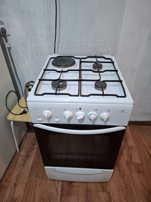 Газовая плита б/у и электрическая конфорка .В хорошем состоянии.