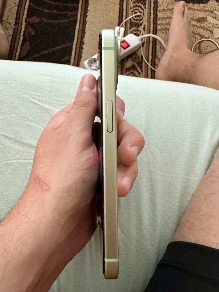 iPhone 15 128GB green с гаранция