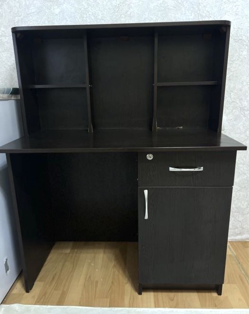 Продается офисный стол