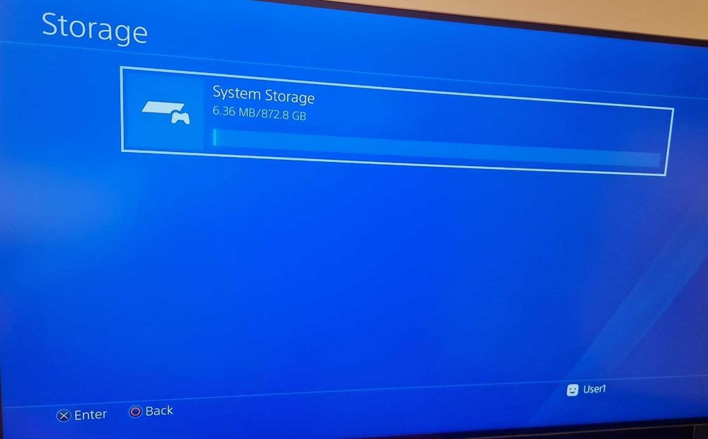 PlayStation PS 4 Pro 1TB + 1 Maneta