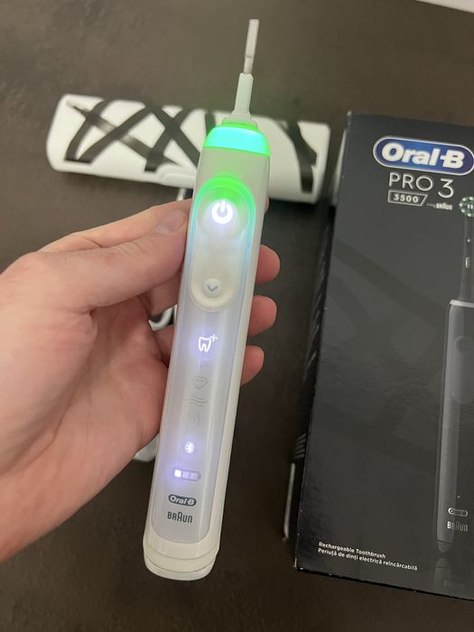 Periuta electrica oral b genius 9000