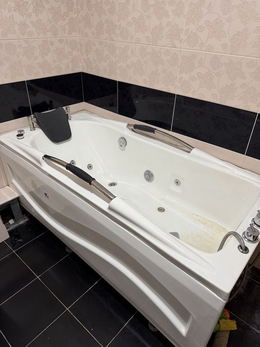 Ванна джакузи 168 на 78