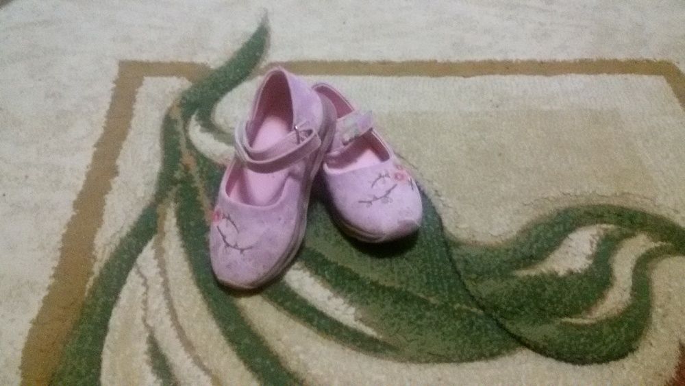 Продается детская обувь на девочку