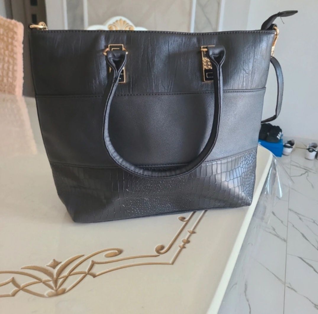 Geanta neagra de piele