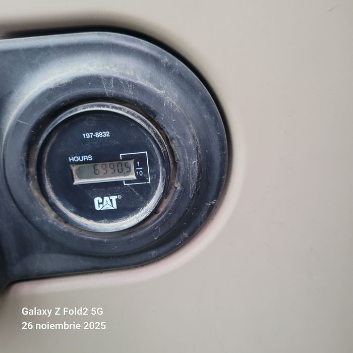 Escavator Caterpilar pe roti nu merge în parametri