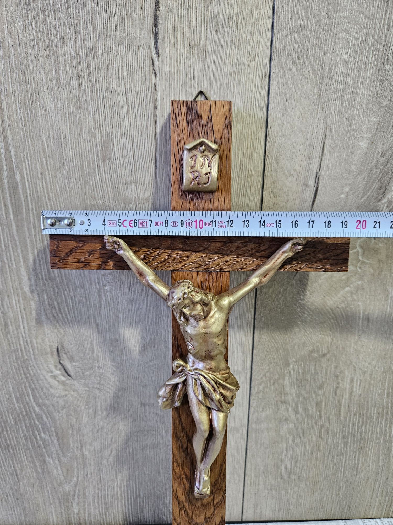 Crucifix din lemn exotic si ipsos aurit