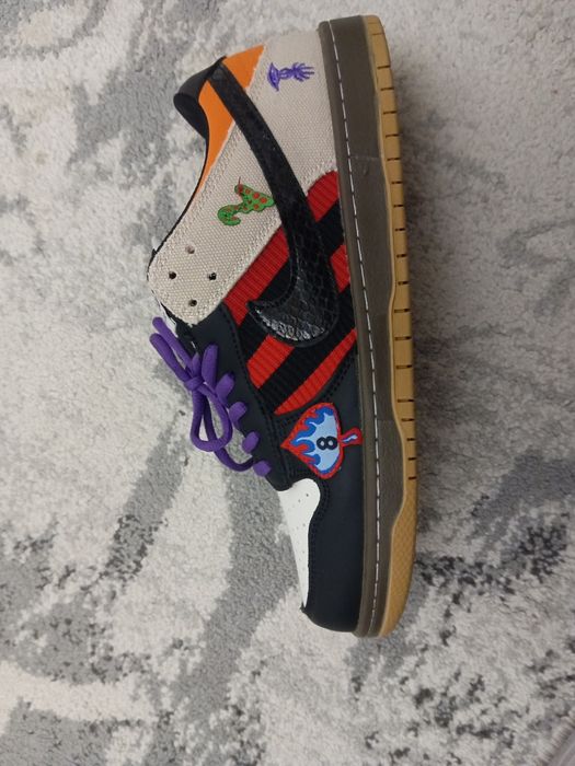 Кастомные кроссовки