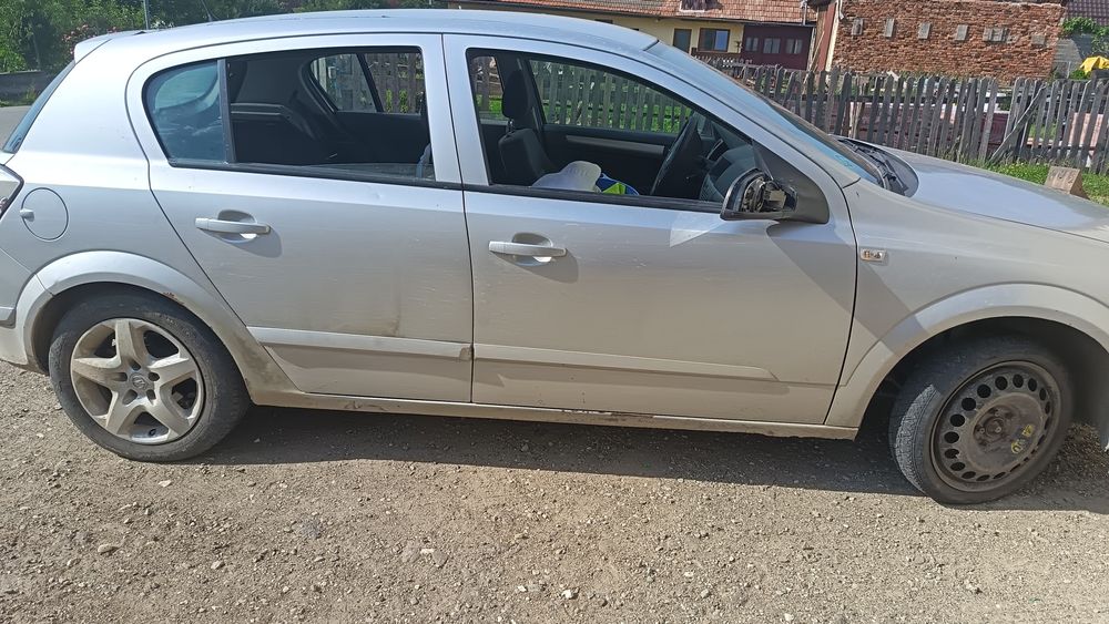 Vand Opel Astra H cu instalatie gpl -  piece de  schimb