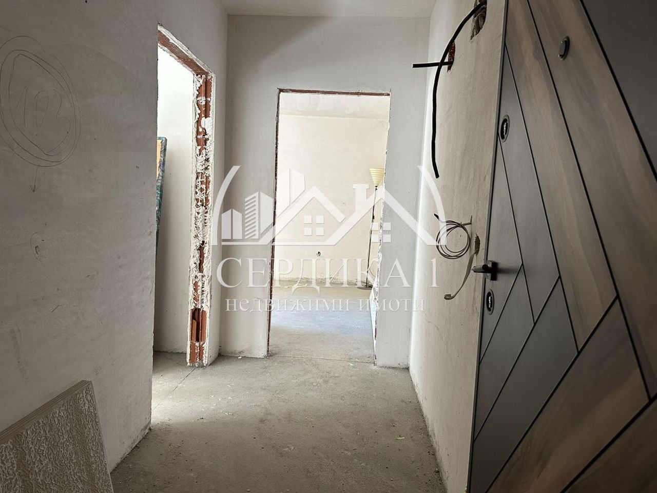 Продава се Двустаен апартамент в Благоевград, Широк център - 65 кв.м за 1174 €/кв.м - Снимка #1