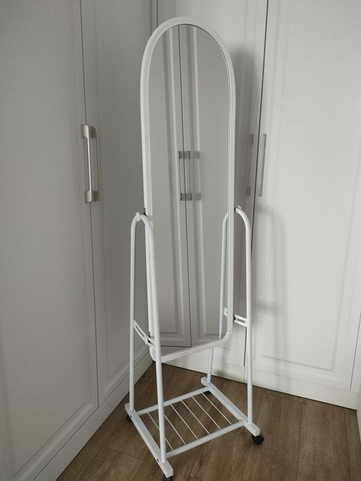 Продам зеркало напольное на колесах