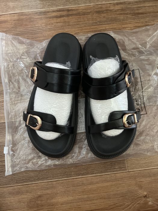 Продам новые женские сандали