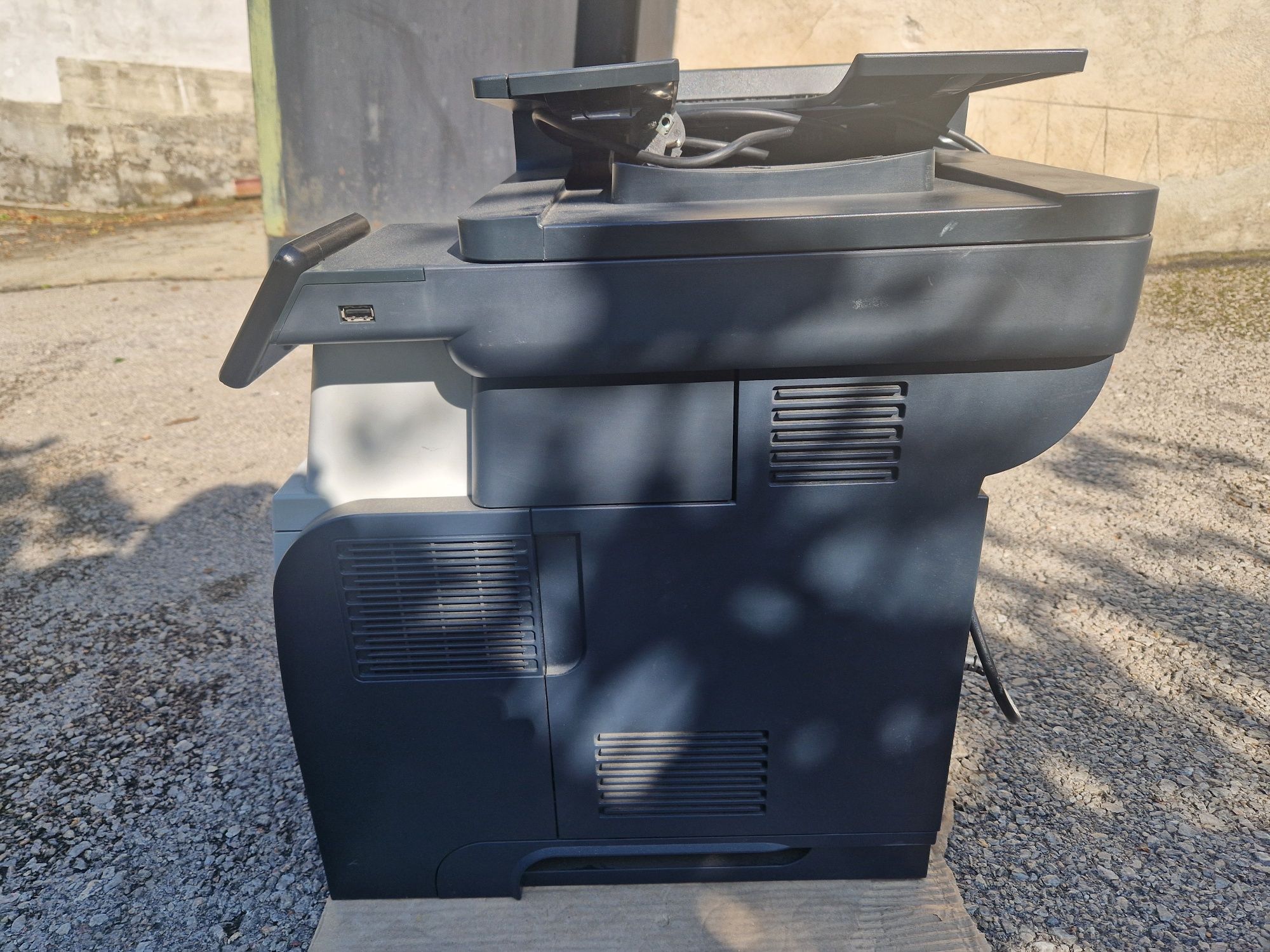 Принтер HP LaserJet Pro M521dn