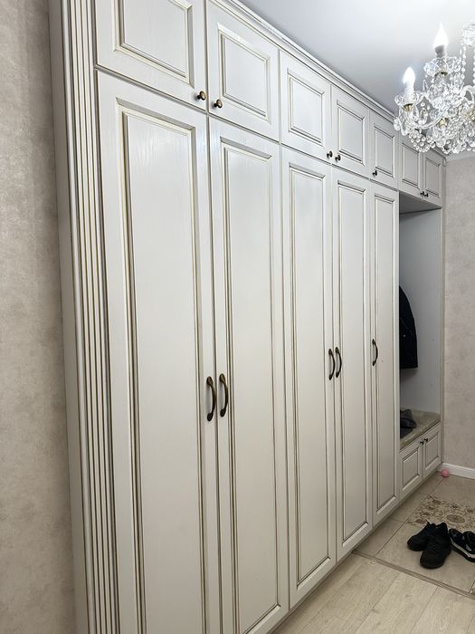 Шкаф в прихожей в хорошем состояний