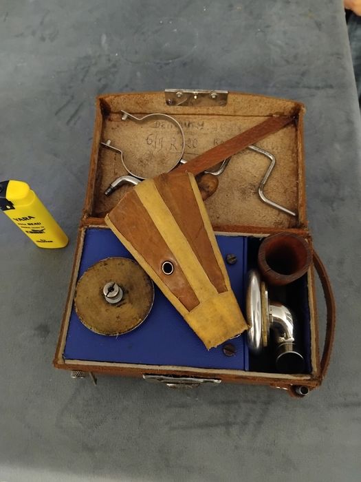 Gramofon original de buzunar GIPSY POCKET fabricat în anul 1920.