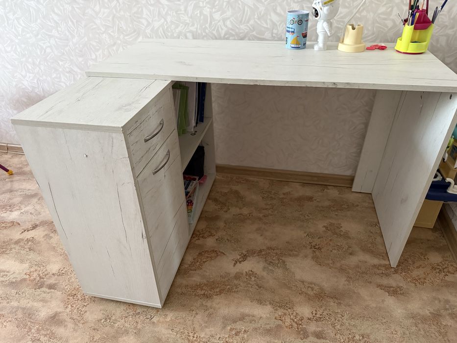 Письменный стол для ребенка