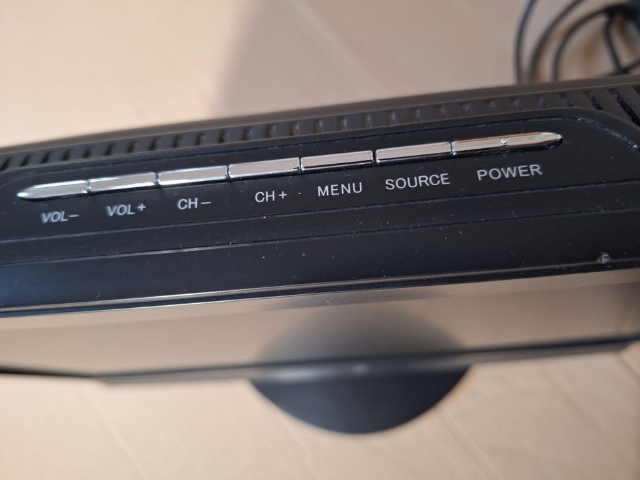 Functionabil, TV 48 cm diagonala, 12 V atât pentru priza/ auto