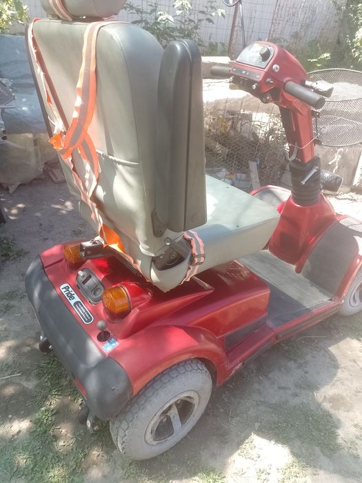 Mobil  electric pentru persoane care se deplasează greu