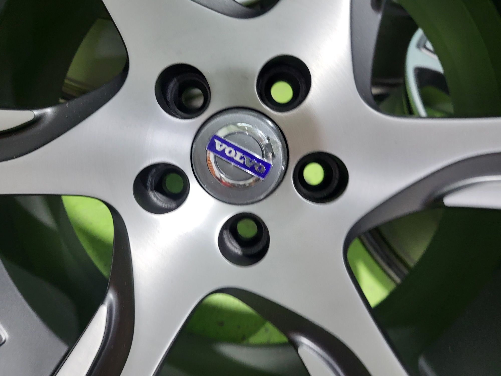 18 5x108 Volvo XC лети джанти 5х108 Волво
