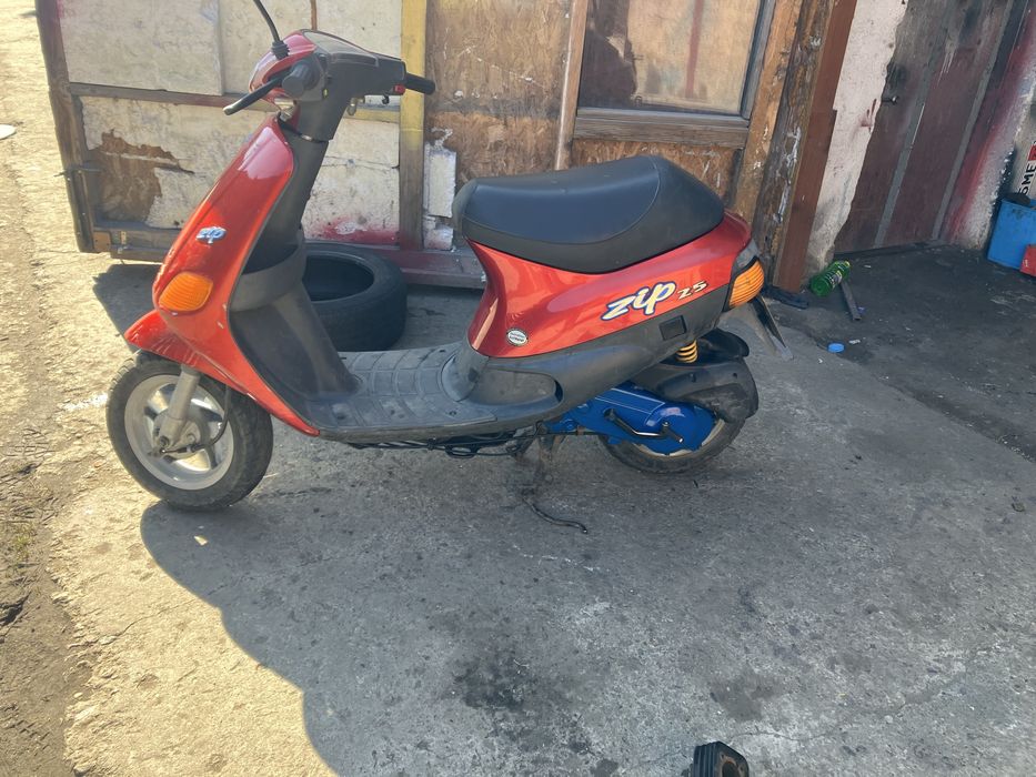 Vînd două scutere  Piaggio Zip Mini Tokaido