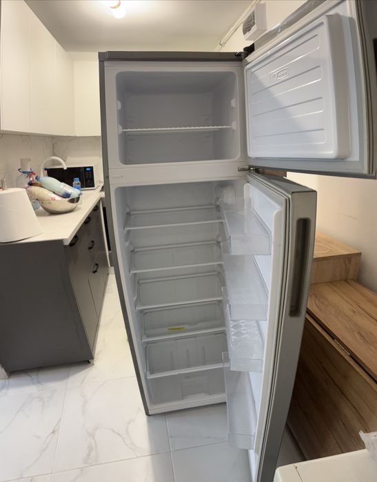 Frigider doua usi Arctic 175 cm inaltime clasa E perfect functional