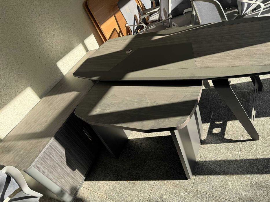 Стол и кресло 16 шт в хорошем состоянии