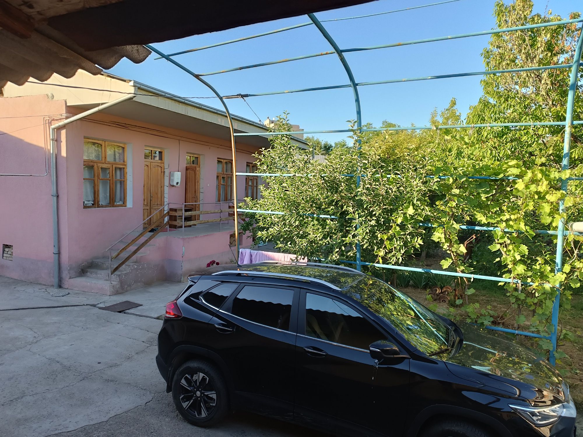 Продаётся участок дом 11.7 сотки. Город Ташкент Юнусабадский район .