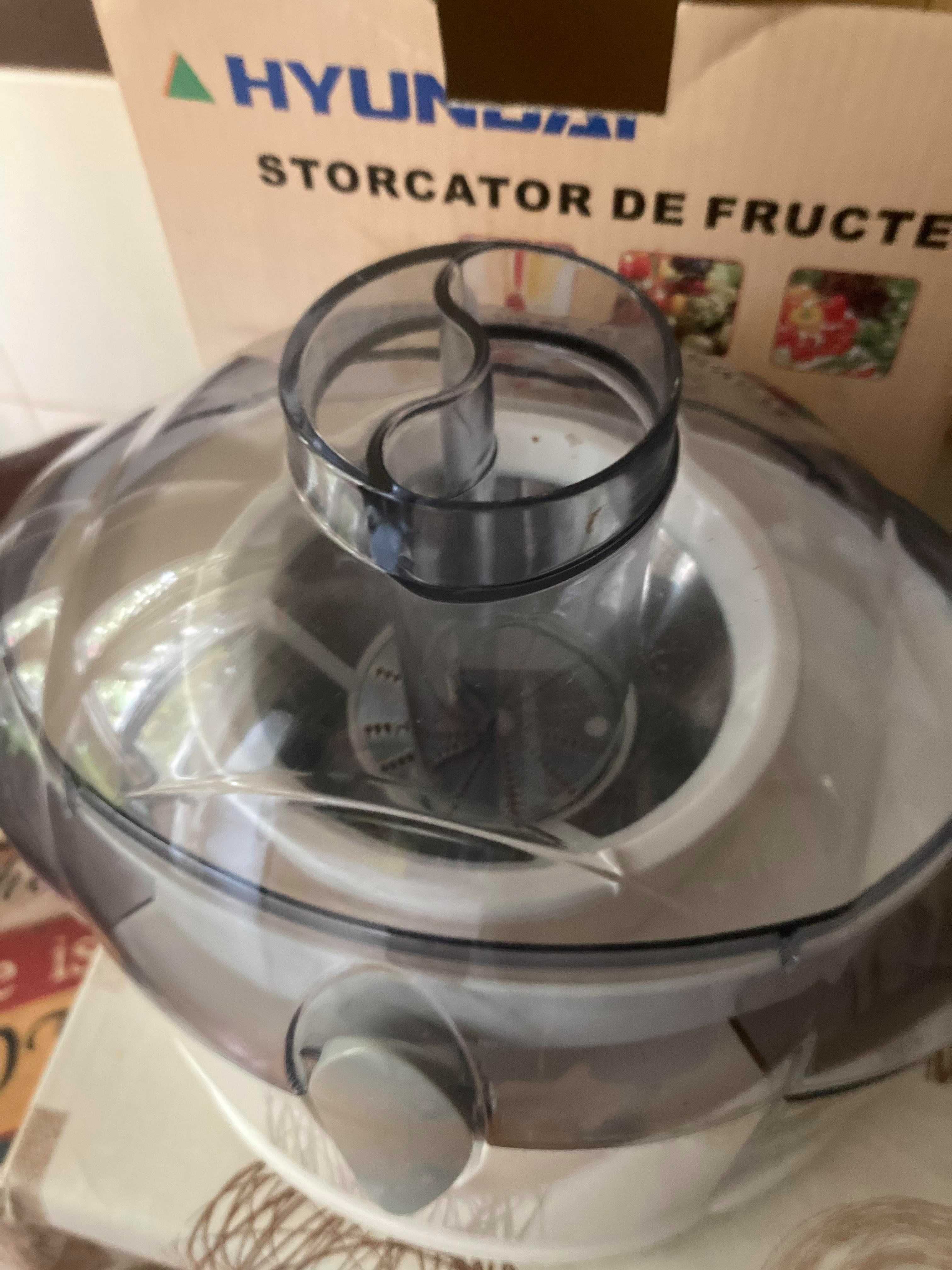 Storcator de fructe