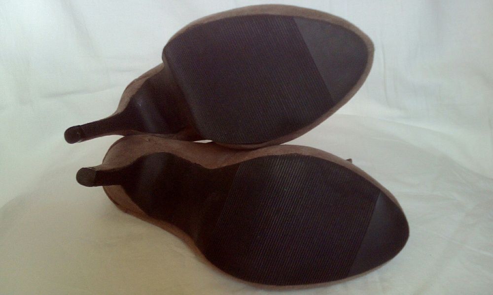 Нови елегантни обувки