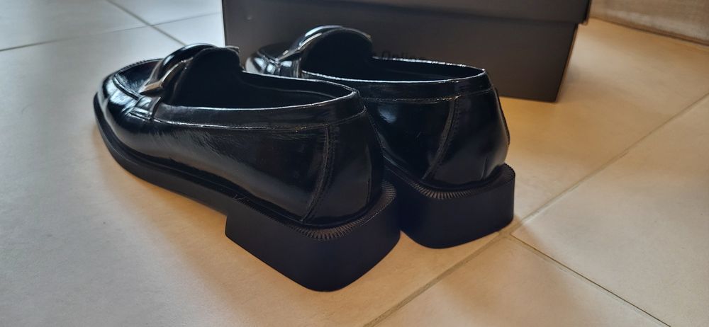 Черни обувки GiAnni от естествен лак, размер 36