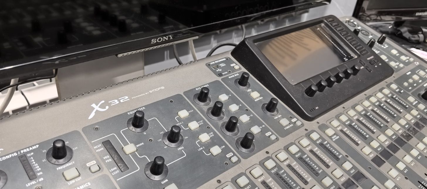 Behringer X32 цифровой микшерный пульт