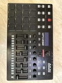 Akai MPD 232, controller MIDI prin USB profesional.