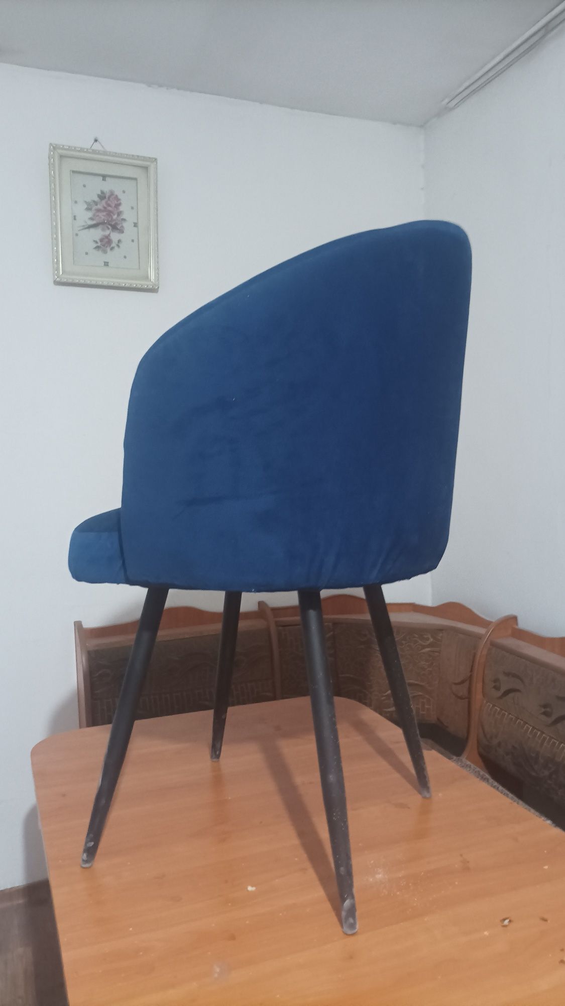 Кресло стуля наличе