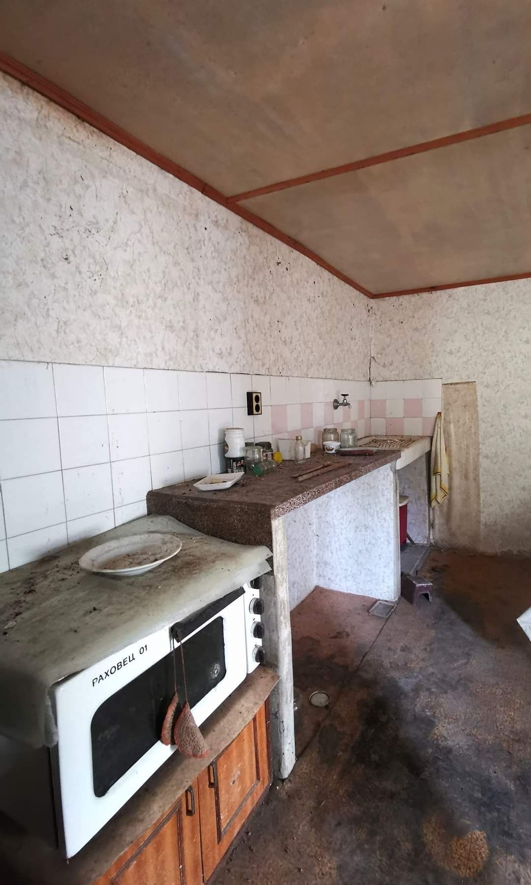 Двуетажна, тухлена къща в село Върбица, общ. Г.Оряховца