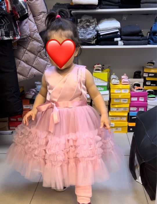 Продам красивое платье на девочку 3 4 года