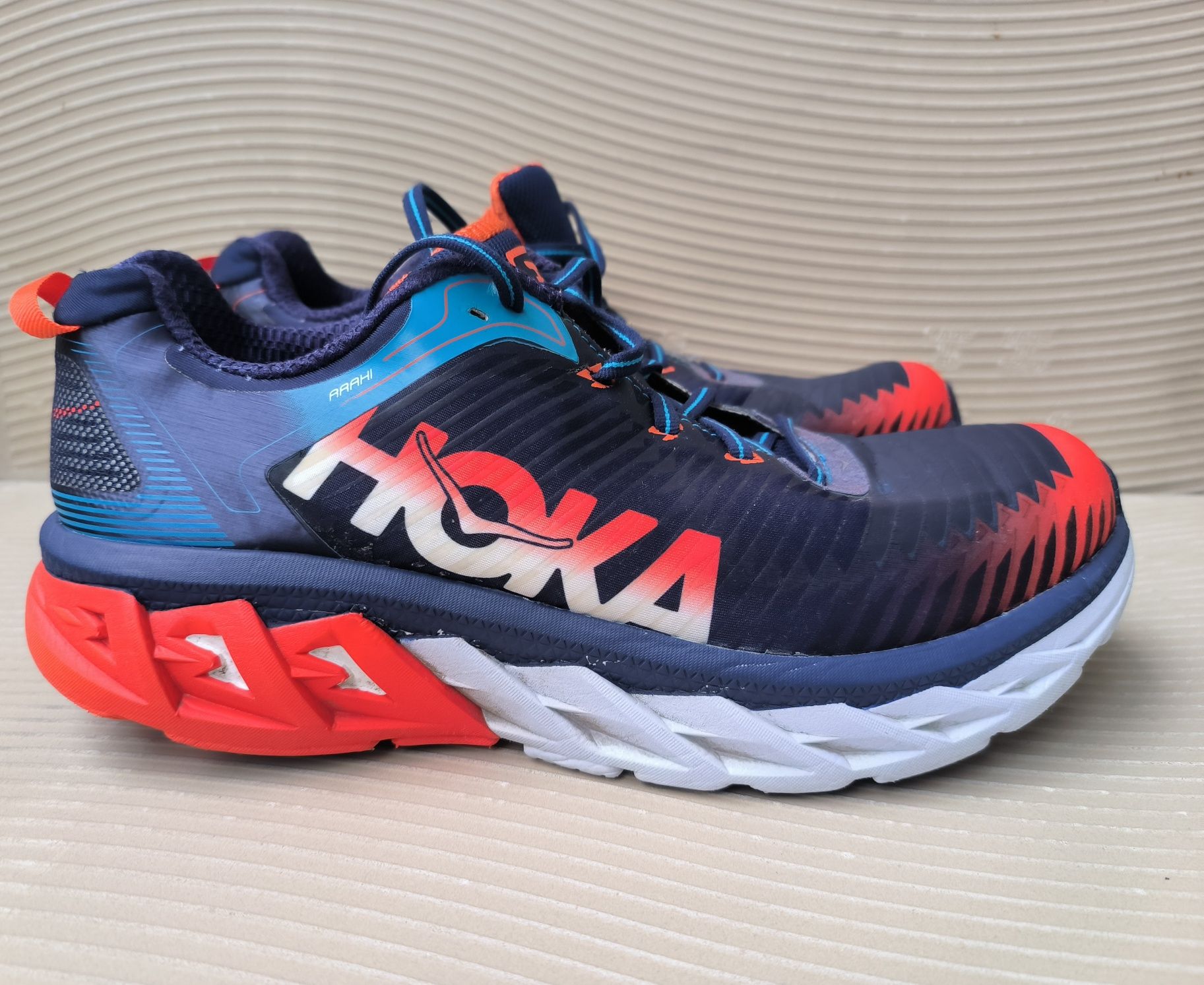 Hoka One One Arahi номер  44,1/3