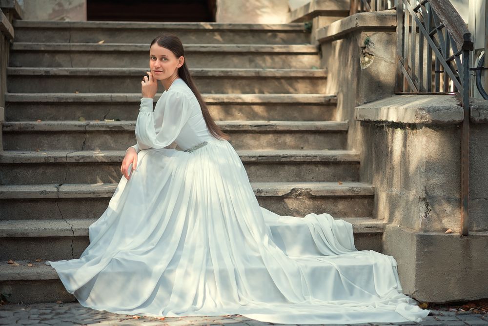 Vand o rochie alba in stare perfecta