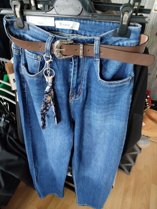 Дънки с камъни, балон и mom fit