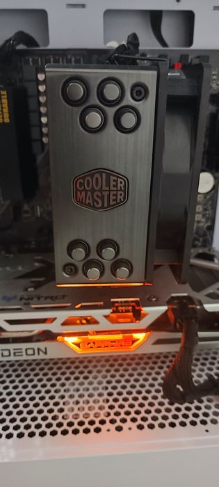 Компютър геймърски  ryzen 5600x ,rx 6600xt ,16 рам 3000mhz, захр.650+